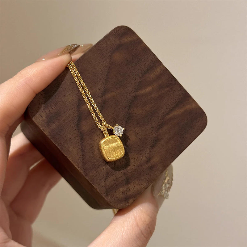 Upea Kaulakoru päivittäiseen käyttöön