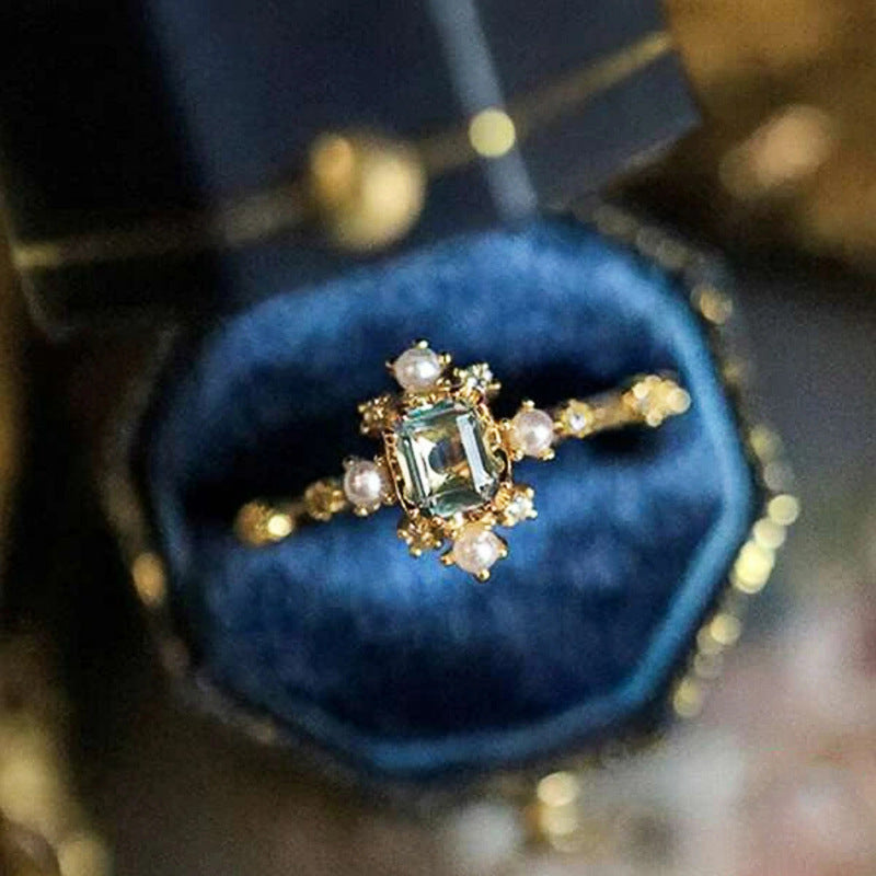 Kaunis Helmi Sormus ainutlaatuisella tyylillä