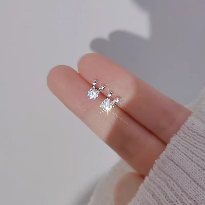 Kaunis Korvarengas ainutlaatuisella tyylillä