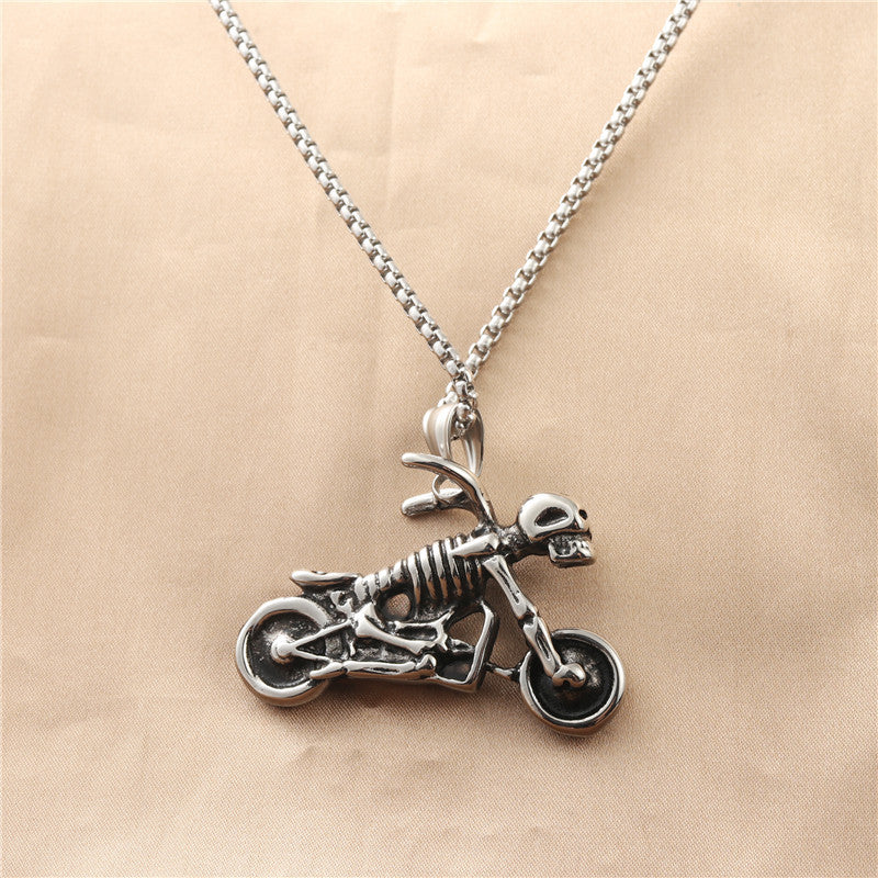 Klassinen Riipus ajattomalla viehätyksellä