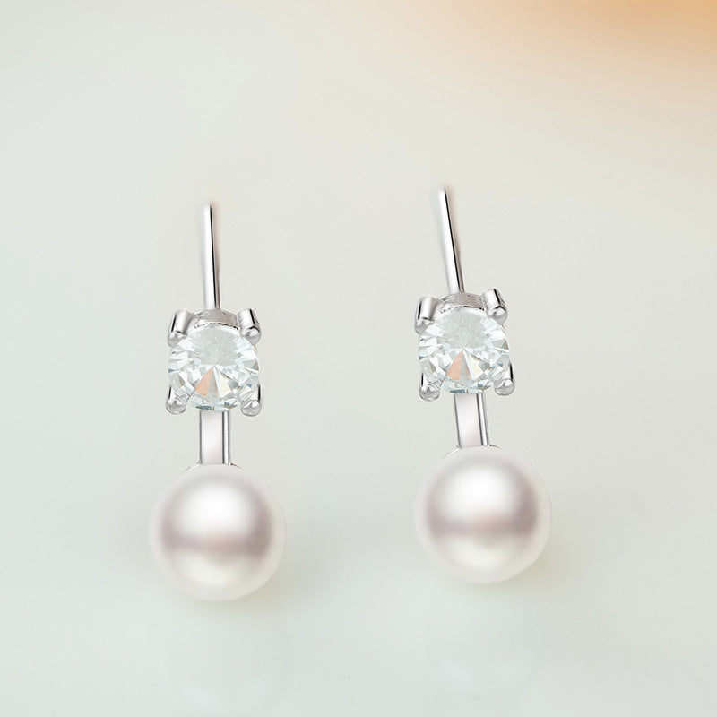 Hurmaava Helmi Korvarengas jokaiseen tilaisuuteen