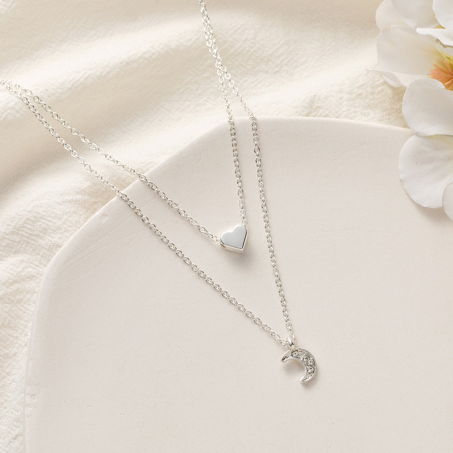 Klassinen Kaulakoru ajattomalla viehätyksellä