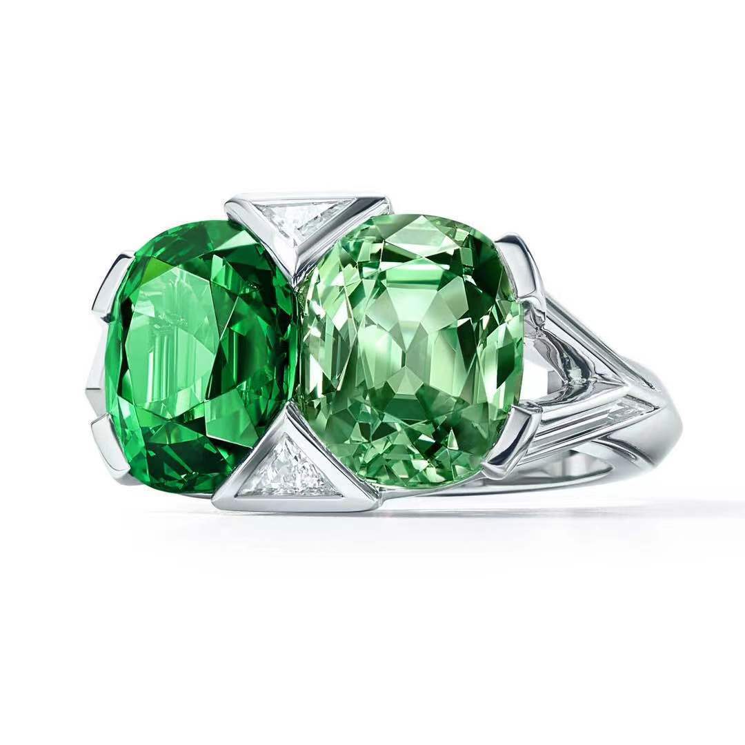 Hurmaava Sormus jokaiseen tilaisuuteen