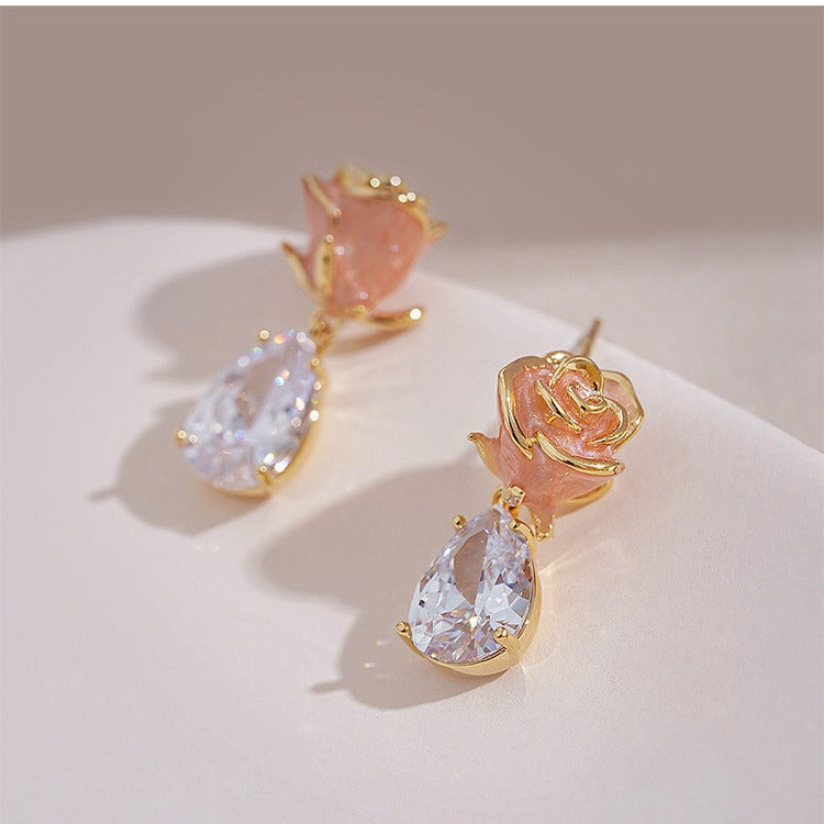 Kaunis Korvarengas ainutlaatuisella tyylillä