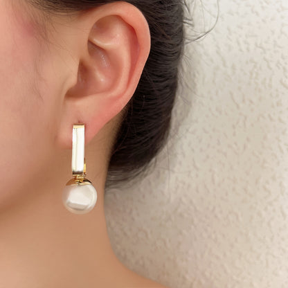 Hurmaava Helmi Korvarengas jokaiseen tilaisuuteen