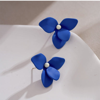 Klassinen Korvarengas ajattomalla viehätyksellä