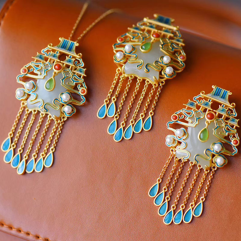 Hurmaava Riipus jokaiseen tilaisuuteen