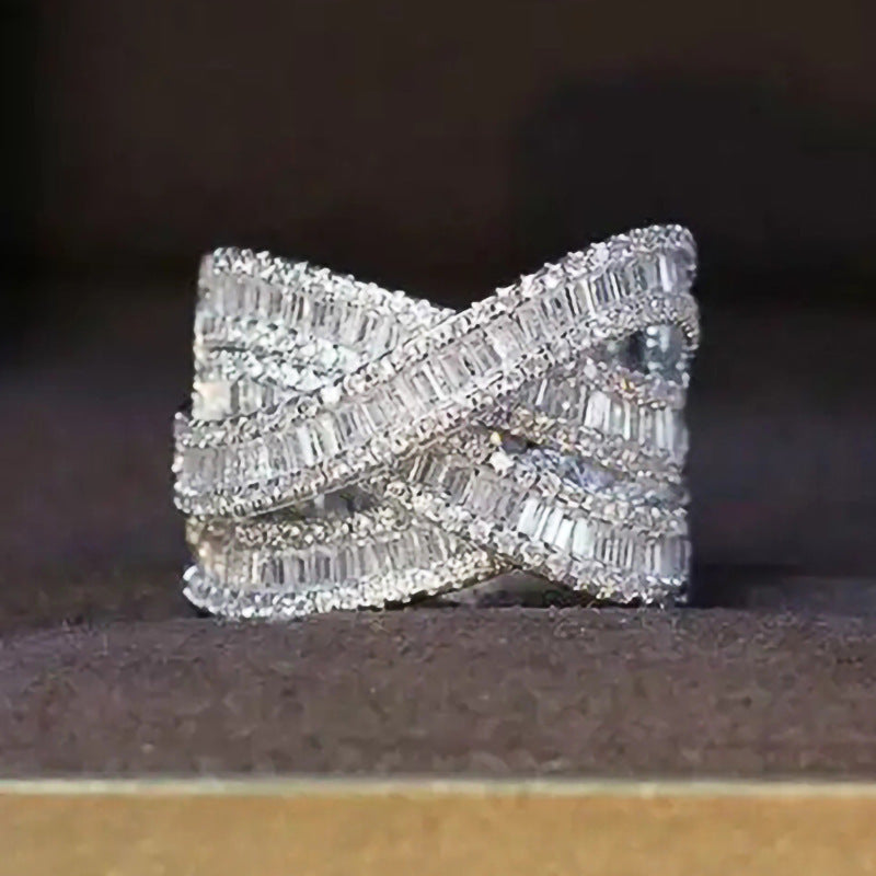 Kaunis Sormus ainutlaatuisella tyylillä