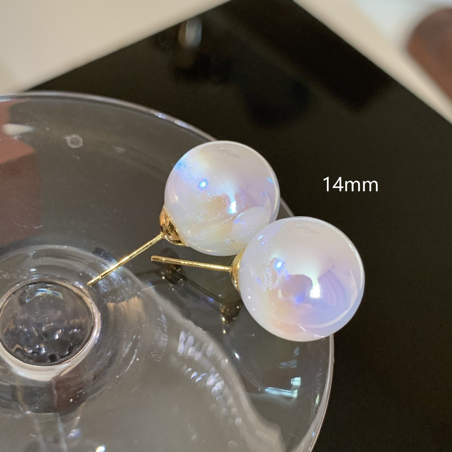 Hurmaava Helmi Korvarengas jokaiseen tilaisuuteen