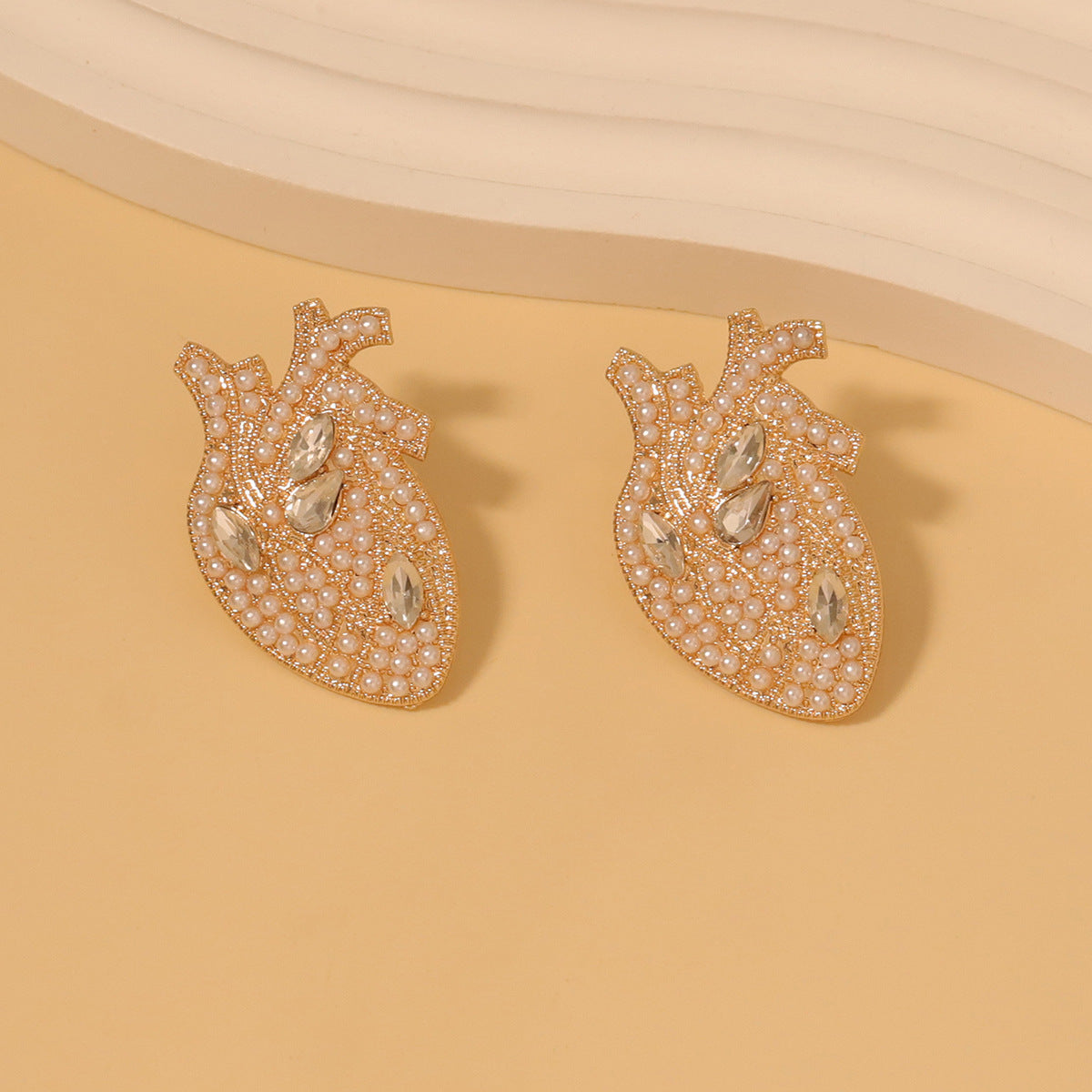 Elegantti Helmi Korvarengas jokaiseen tilaisuuteen