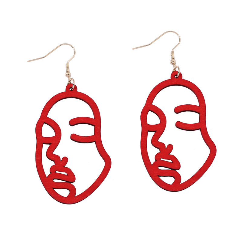 Kaunis Korvarengas ainutlaatuisella tyylillä