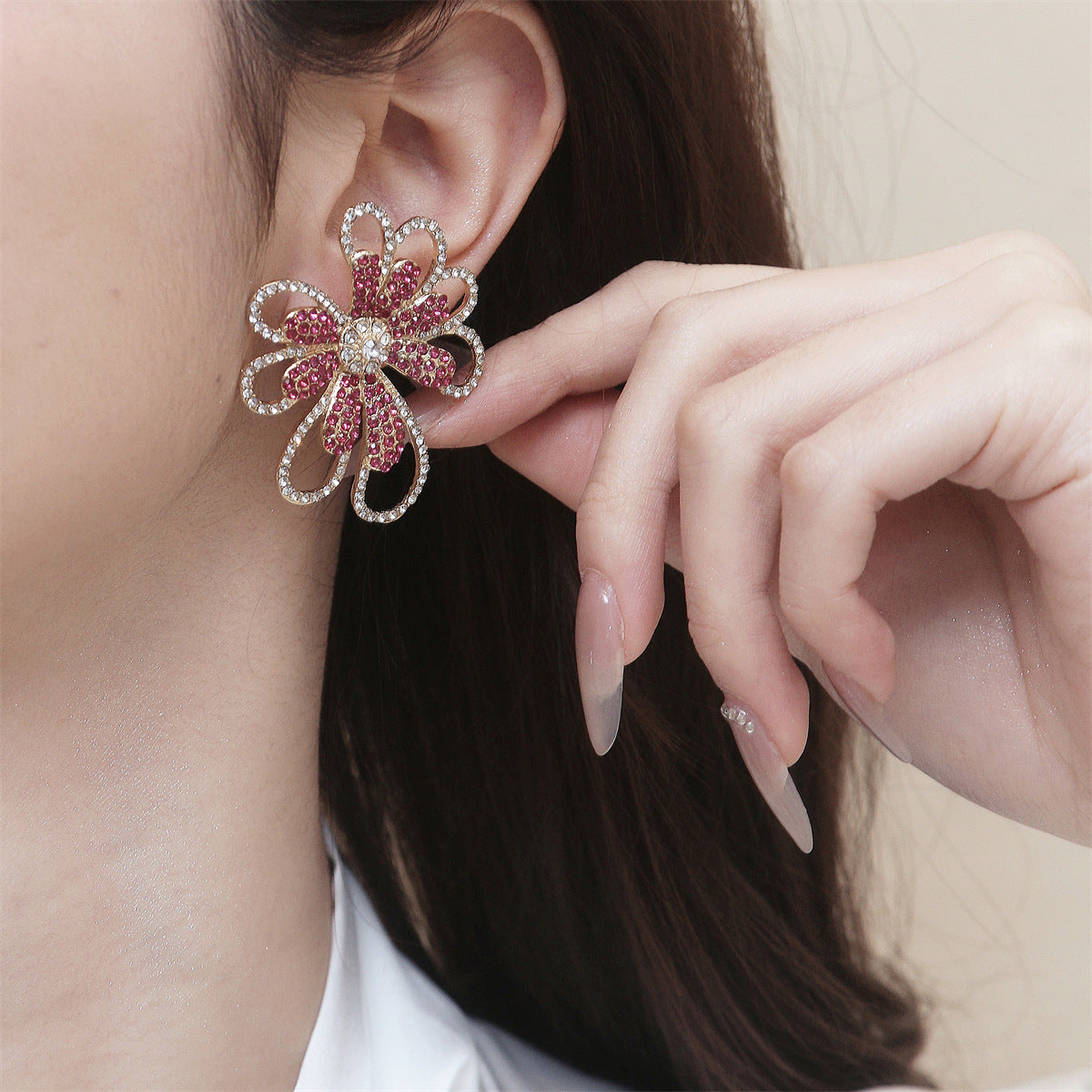 Kaunis Korvarengas ainutlaatuisella tyylillä