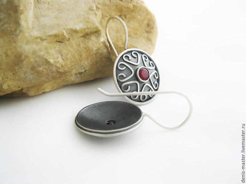 Hurmaava Hopea Korvarengas jokaiseen tilaisuuteen