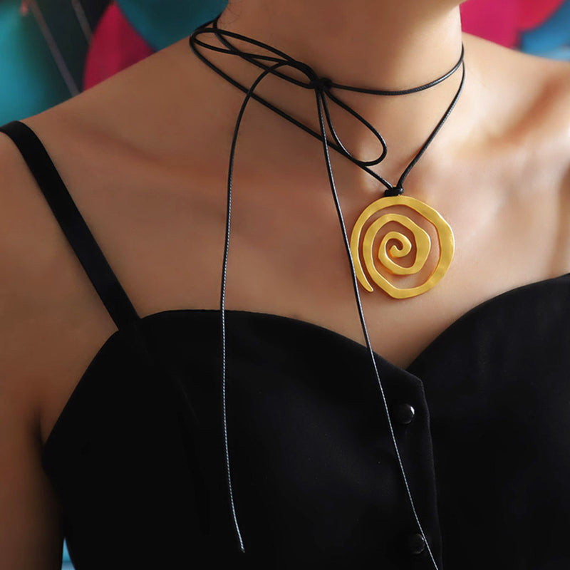 Klassinen Kaulakoru ajattomalla viehätyksellä