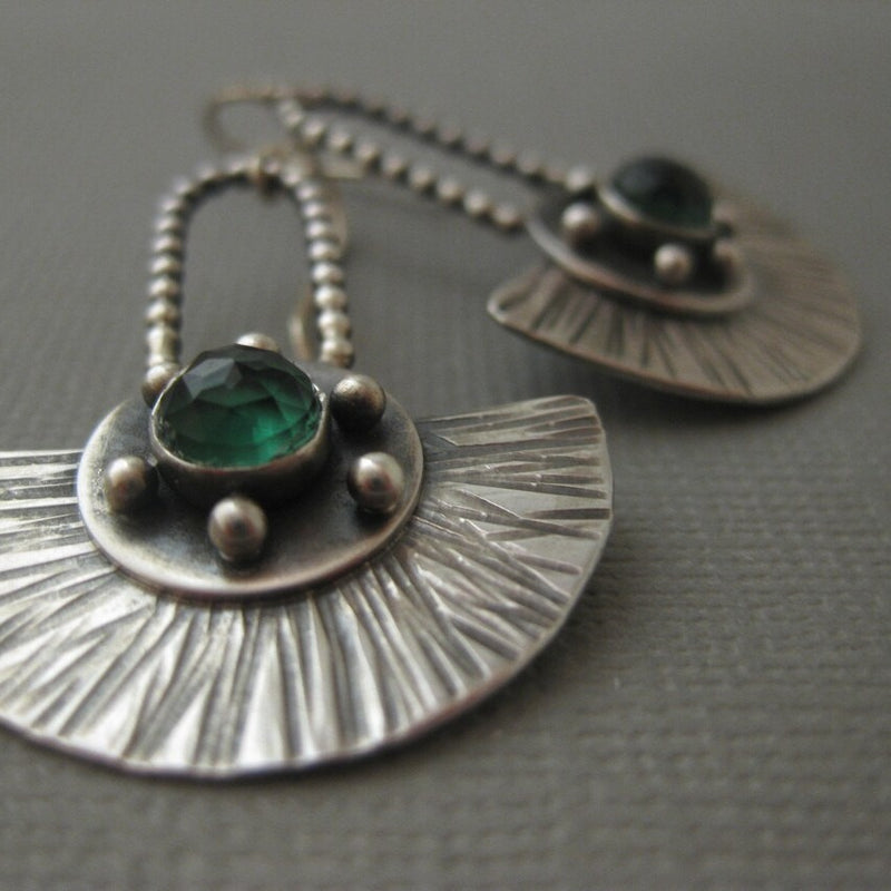 Klassinen Korvarengas ajattomalla viehätyksellä