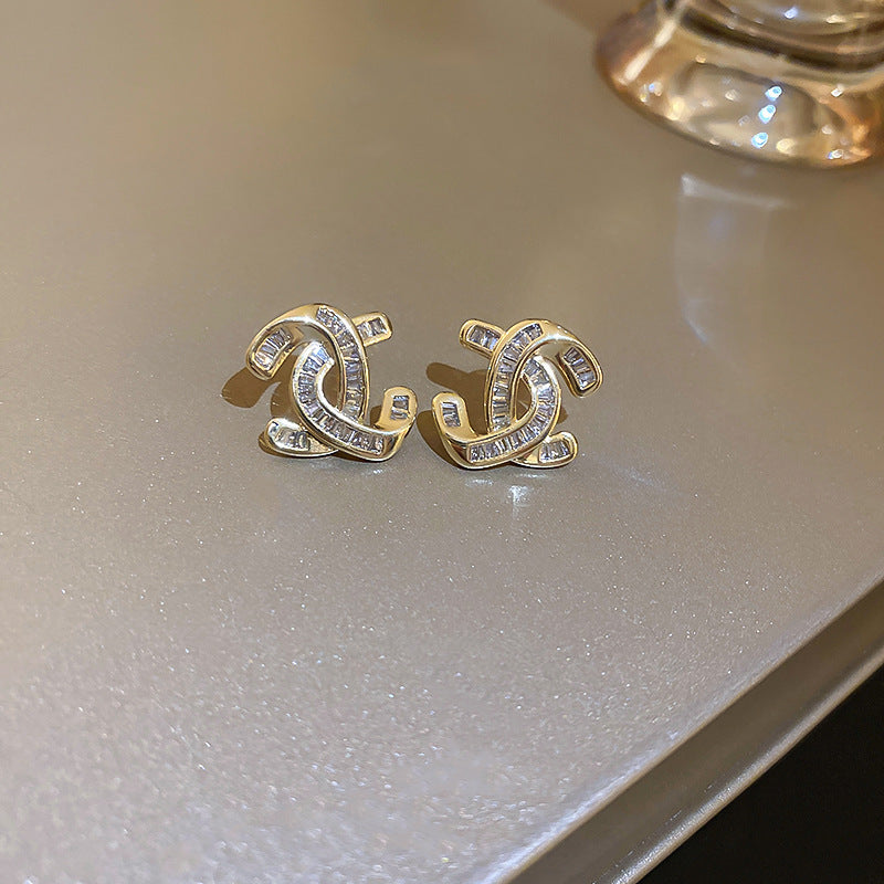 Elegantti Kulta Korvarengas jokaiseen tilaisuuteen