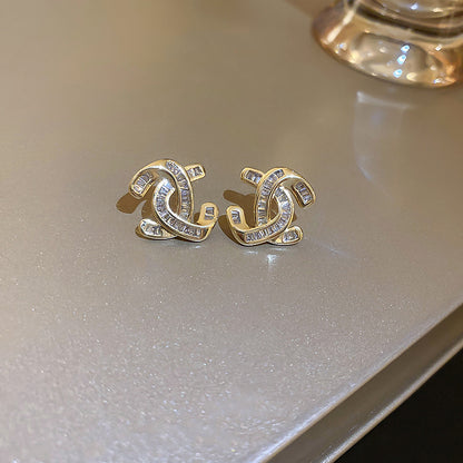 Elegantti Kulta Korvarengas jokaiseen tilaisuuteen