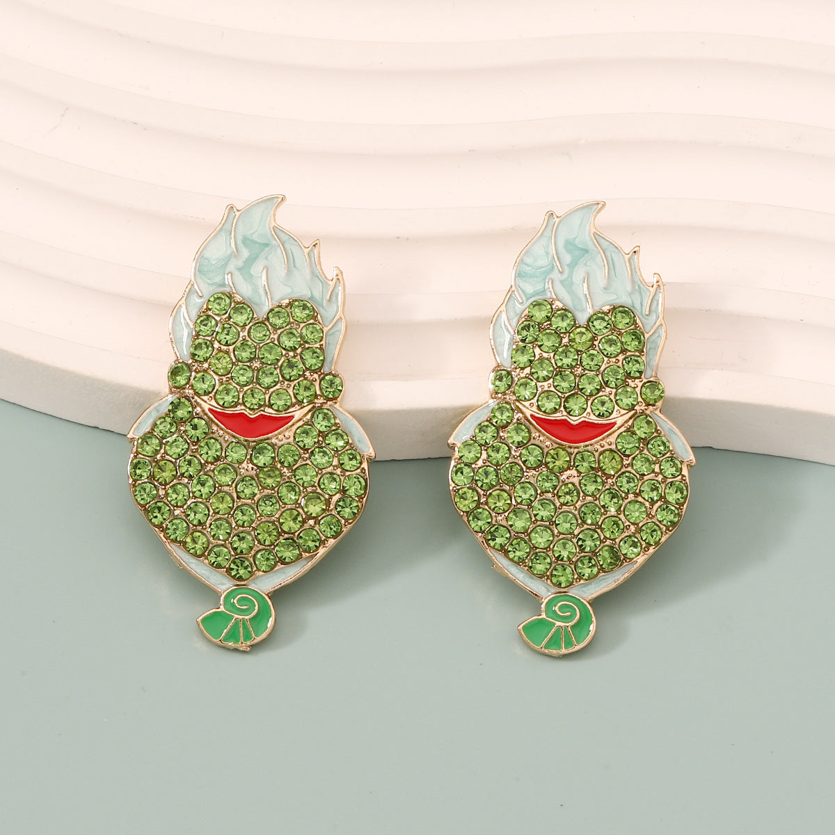 Kaunis Korvarengas ainutlaatuisella tyylillä