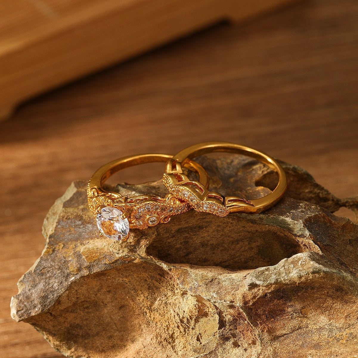 Klassinen Sormus ajattomalla viehätyksellä