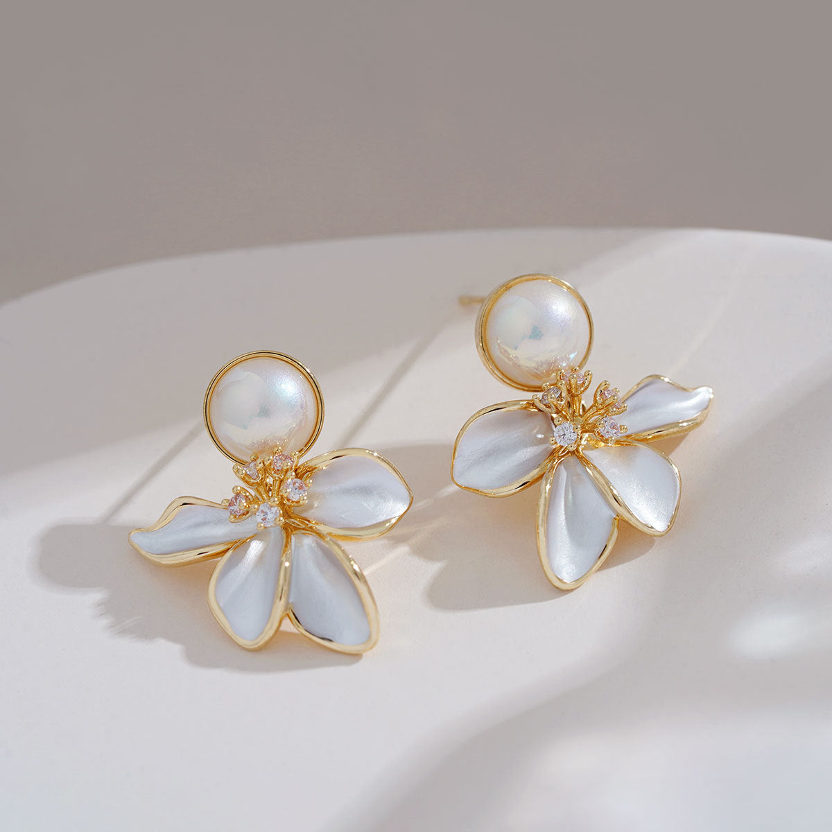 Elegantti Helmi Korvarengas jokaiseen tilaisuuteen