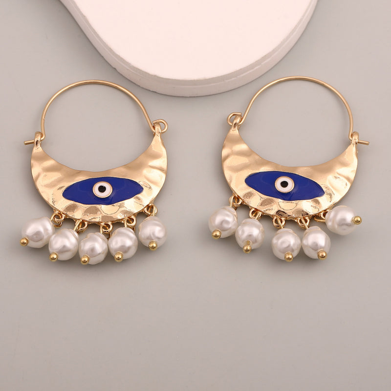 Hurmaava Helmi Korvarengas jokaiseen tilaisuuteen