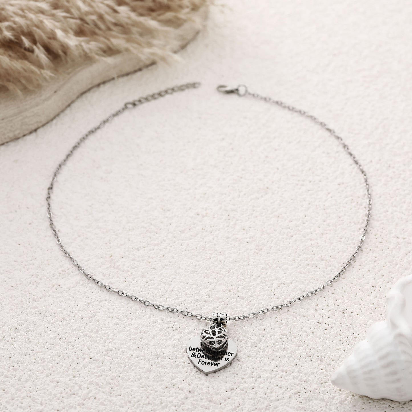 Klassinen Kaulakoru ajattomalla viehätyksellä