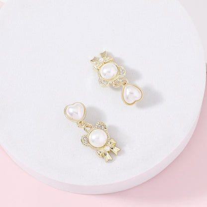 Kaunis Helmi Korvarengas ainutlaatuisella tyylillä