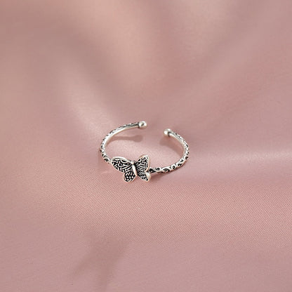 Klassinen Sormus ajattomalla viehätyksellä