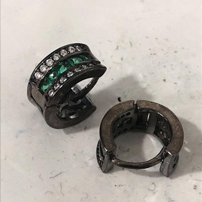 Kaunis Korvarengas ainutlaatuisella tyylillä