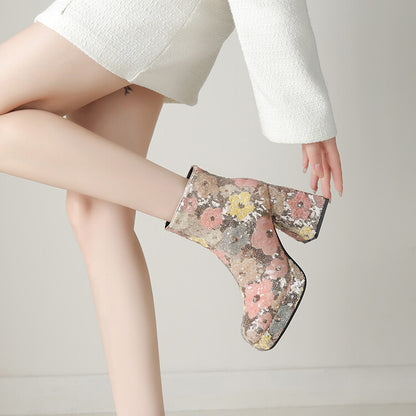 Tyylikkäät Ortopediset Saappaat Ainutlaatuisella Muotoilulla