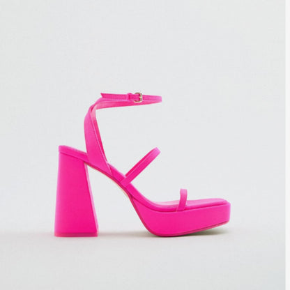 Tyylikkäät Ortopediset Sandaalit Ainutlaatuisella Muotoilulla