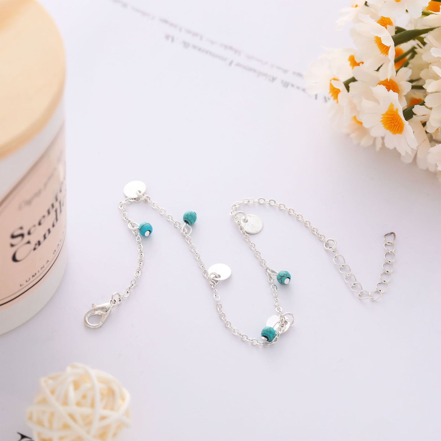 Kaunis Nilkkakoru ainutlaatuisella tyylillä