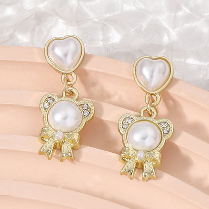 Kaunis Helmi Korvarengas ainutlaatuisella tyylillä