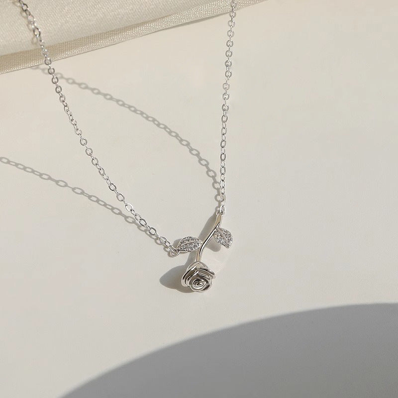 Klassinen Kaulakoru ajattomalla viehätyksellä