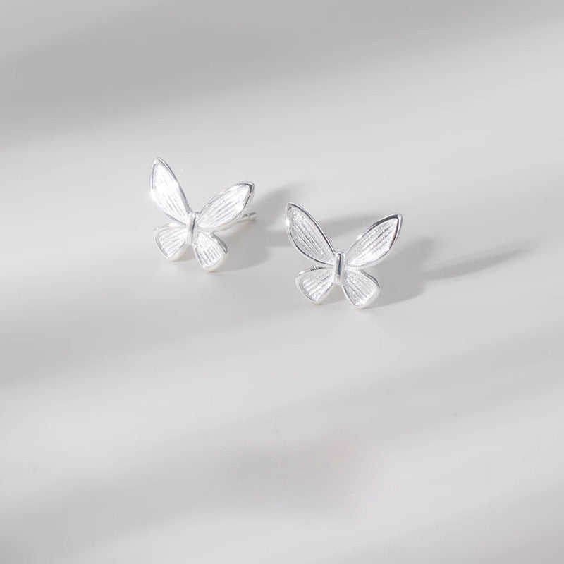 Kaunis Korvarengas ainutlaatuisella tyylillä