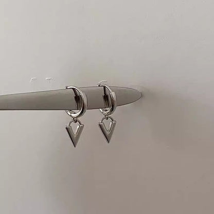 Klassinen Korvarengas ajattomalla viehätyksellä