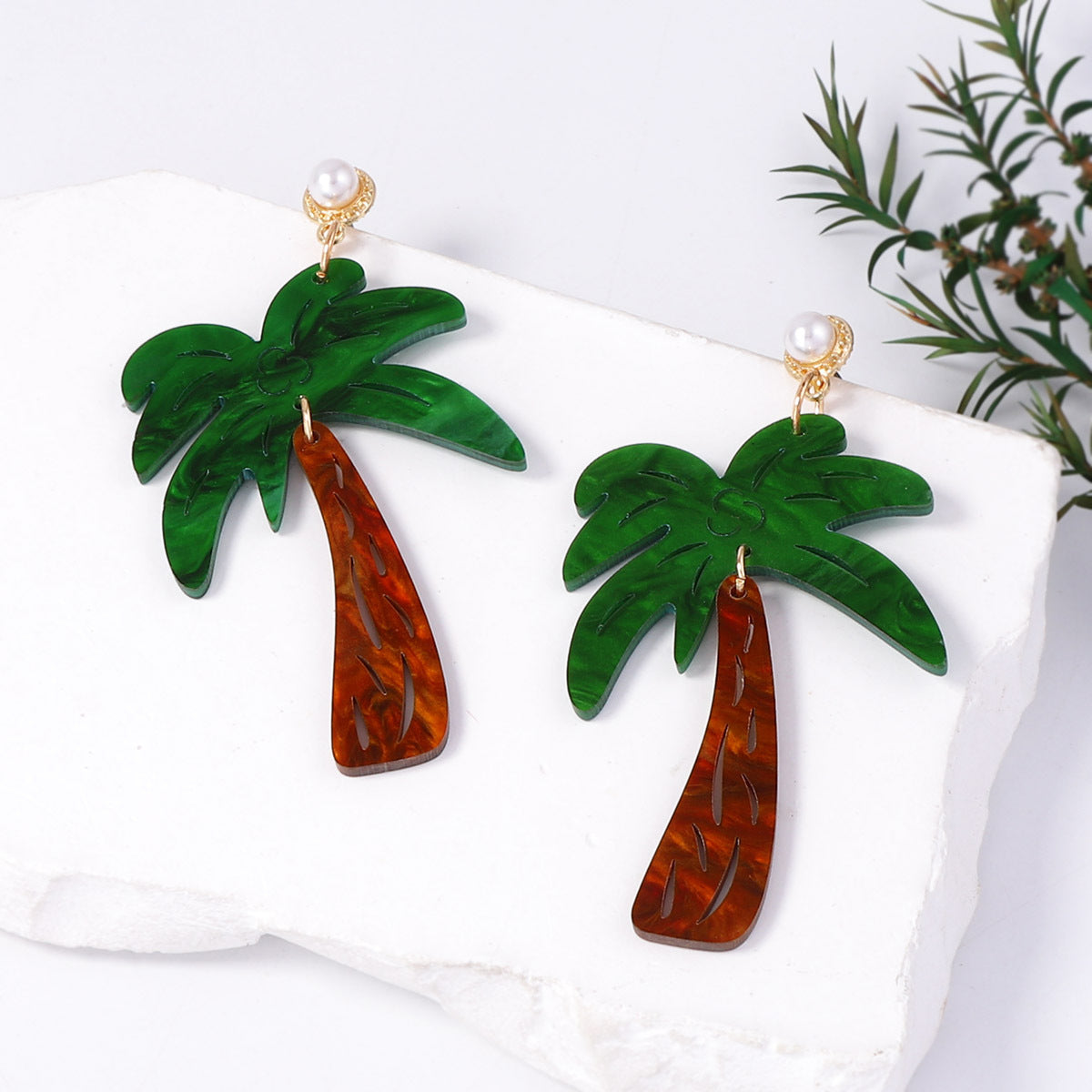 Klassinen Helmi Korvarengas ajattomalla viehätyksellä