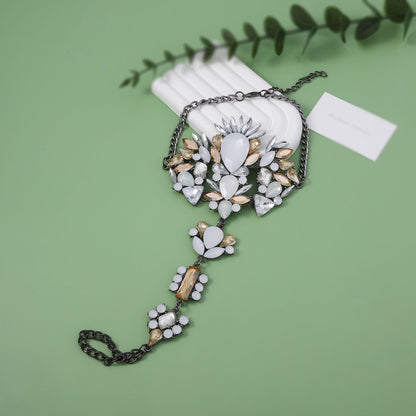 Hurmaava Koru jokaiseen tilaisuuteen