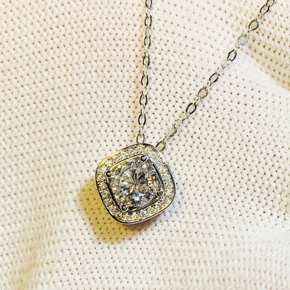 Herkkä käsityö Kaulakoru