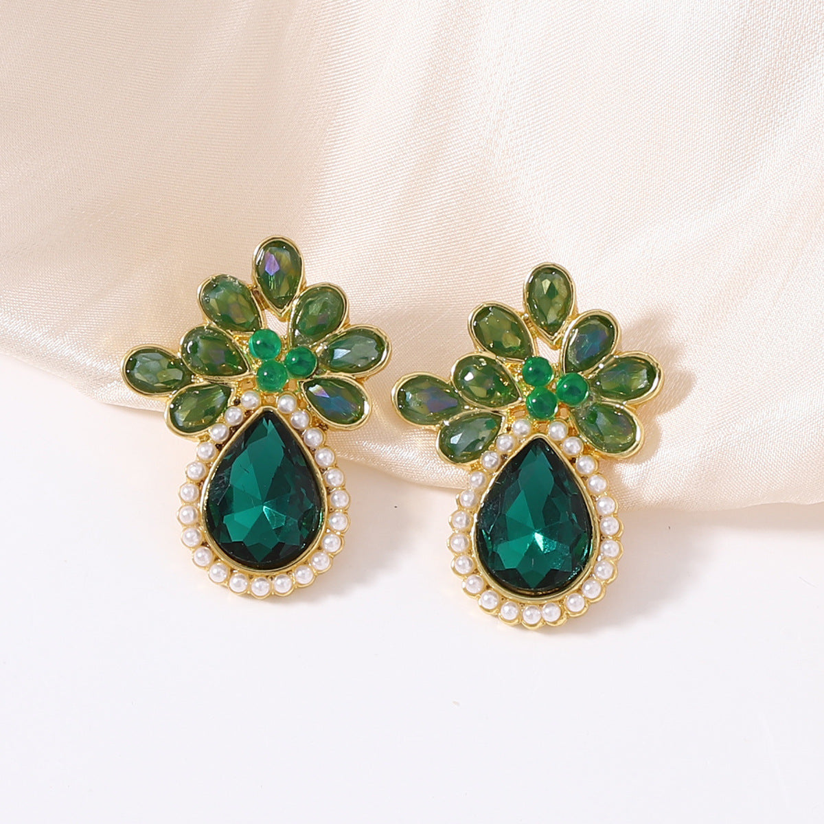 Klassinen Korvarengas ajattomalla viehätyksellä