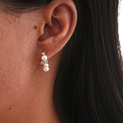 Kaunis Helmi Korvarengas ainutlaatuisella tyylillä