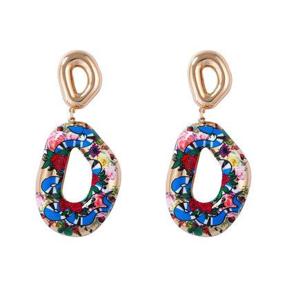 Kaunis Korvarengas ainutlaatuisella tyylillä