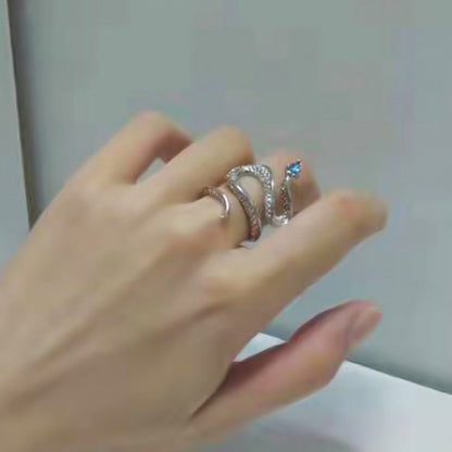 Klassinen Sormus ajattomalla viehätyksellä