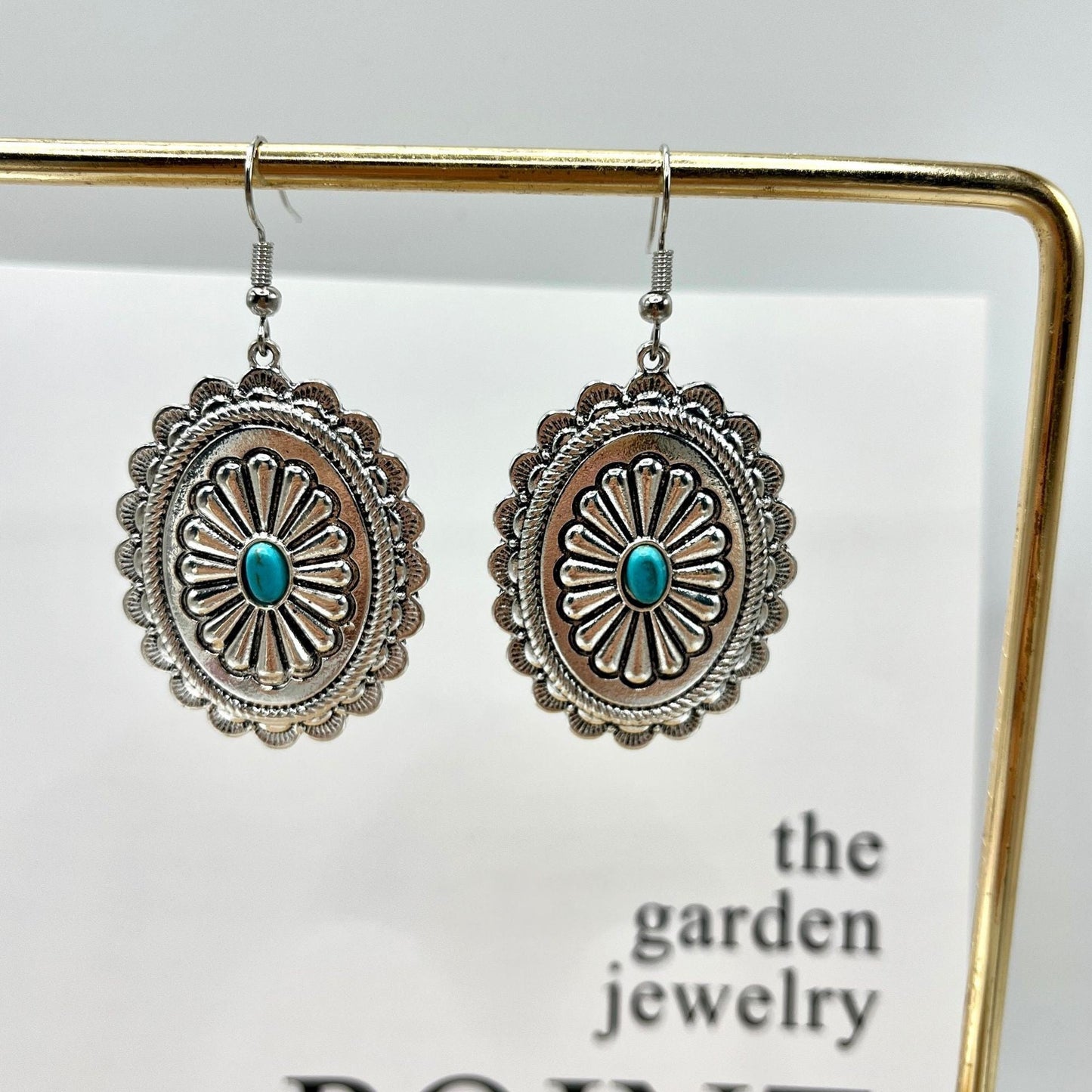 Klassinen Sormus ajattomalla viehätyksellä