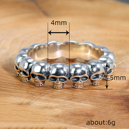 Klassinen Sormus ajattomalla viehätyksellä