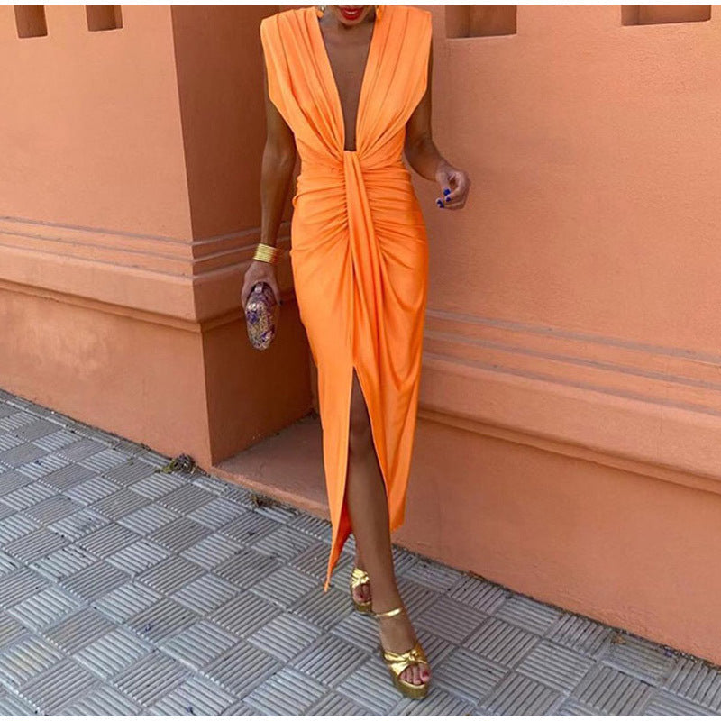 Well Tailored Dress with a Graceful Silhouette