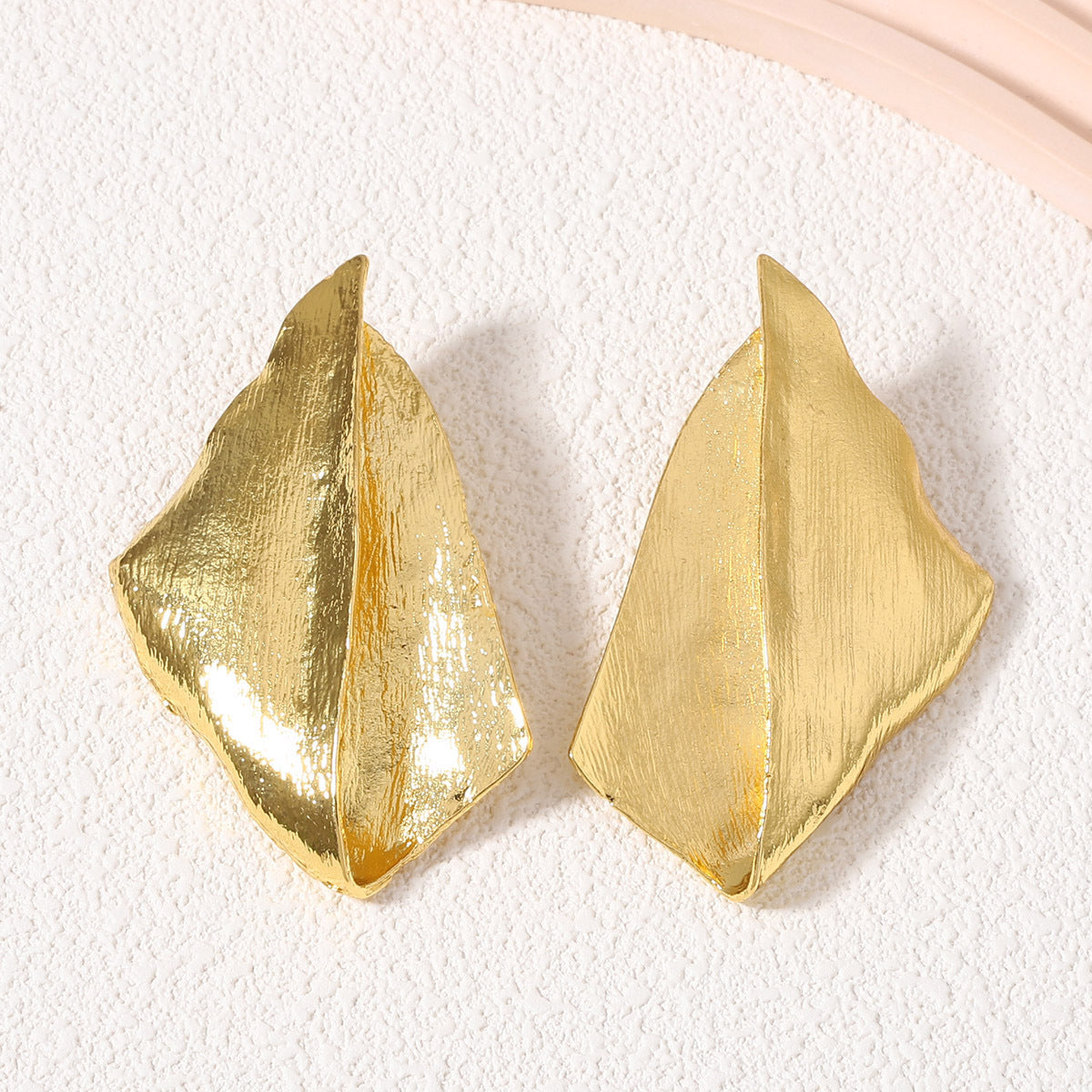 Hurmaava Korvarengas jokaiseen tilaisuuteen