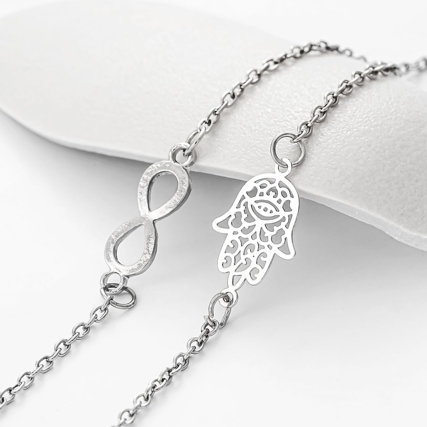 Klassinen Korusetti ajattomalla viehätyksellä