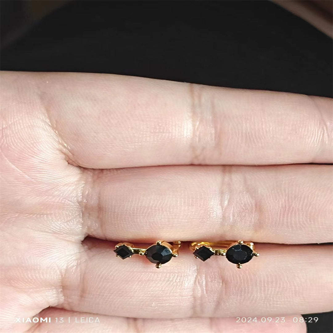 Klassinen Sormus ajattomalla viehätyksellä