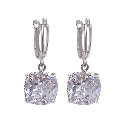 Kaunis Korvarengas ainutlaatuisella tyylillä